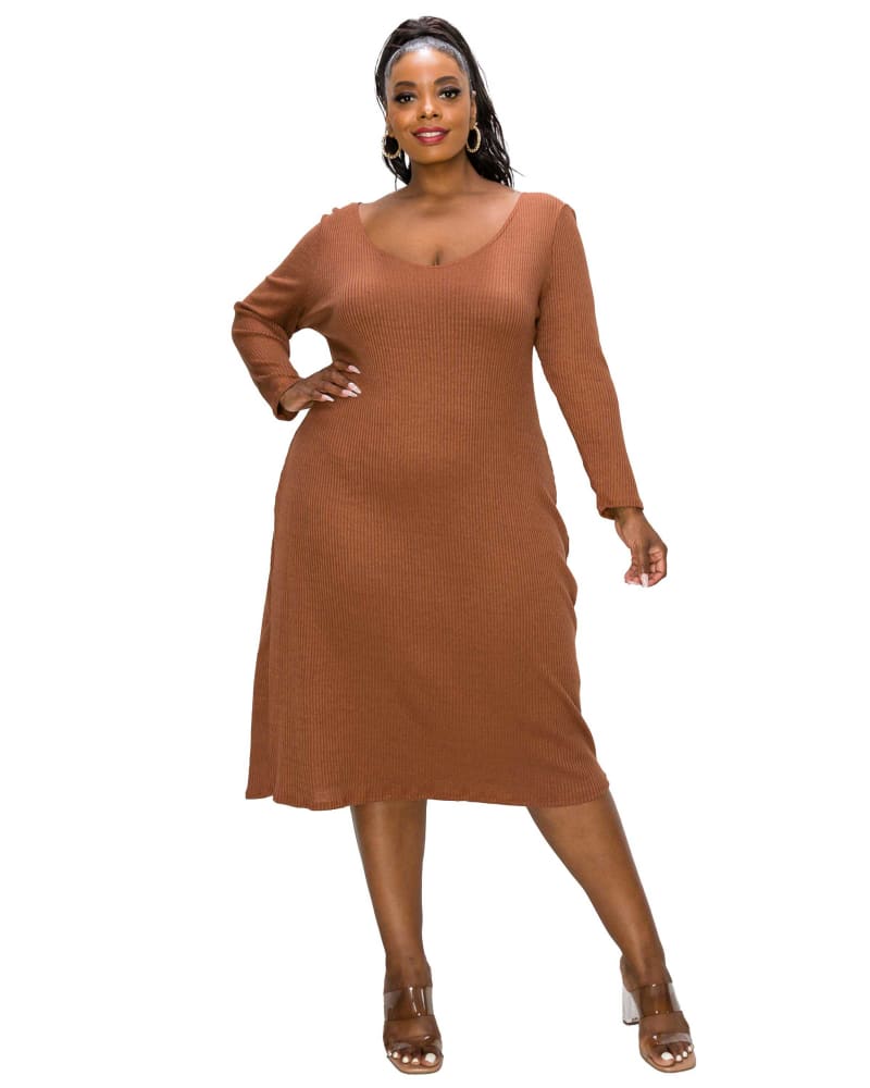 Front of a model wearing a size 1X Millie Rib Midi Dress in Chestnut by L I V D. | dia_product_style_image_id:363646